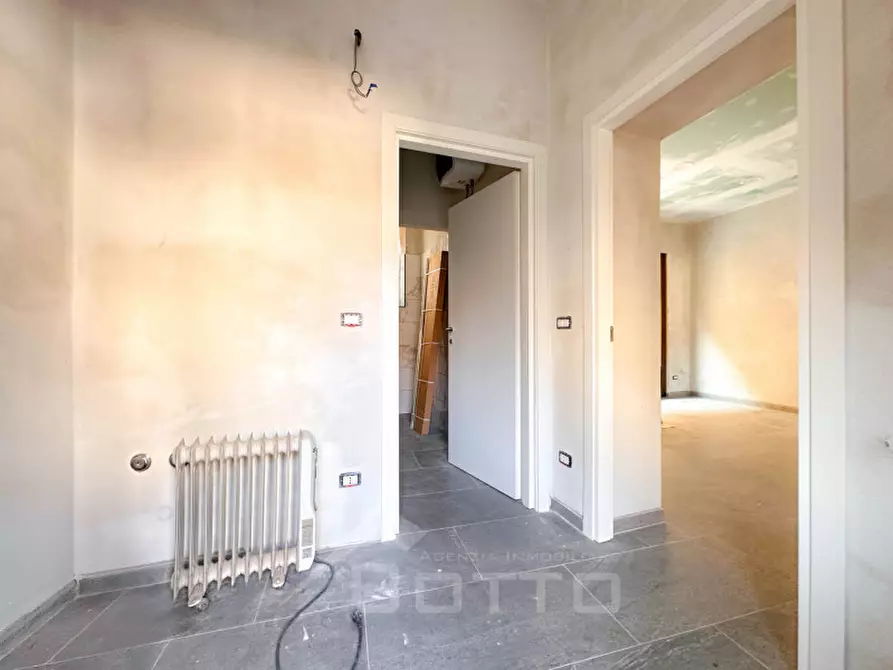 Immagine 12 di Negozio in vendita  in Via Dante Alighieri,31 a Carpignano Sesia