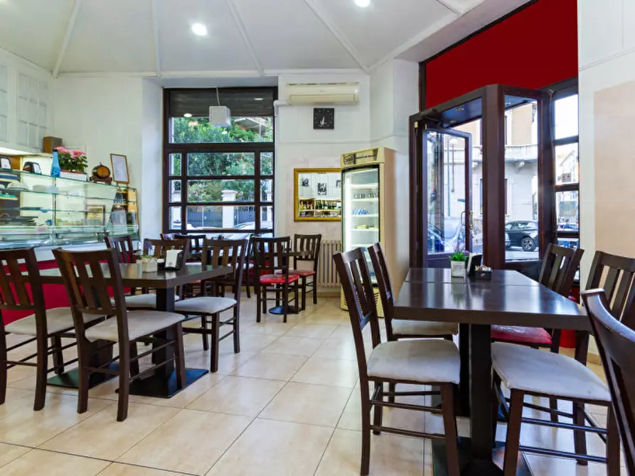 Immagine 2 di Attività commerciale in vendita  in Via Vincenzo Gioberti a Torino