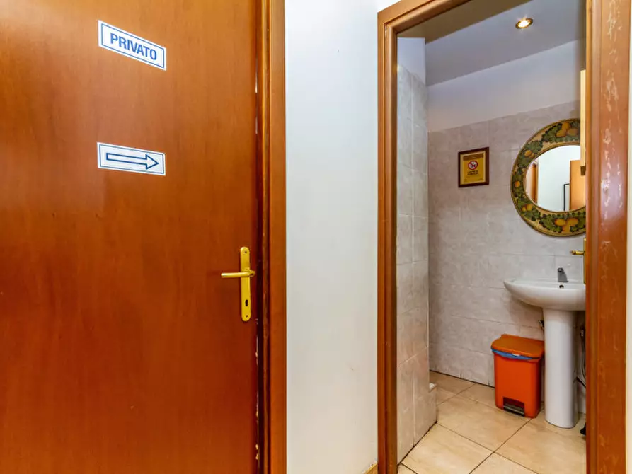 Immagine 12 di Attività commerciale in vendita  in Via Vincenzo Gioberti a Torino