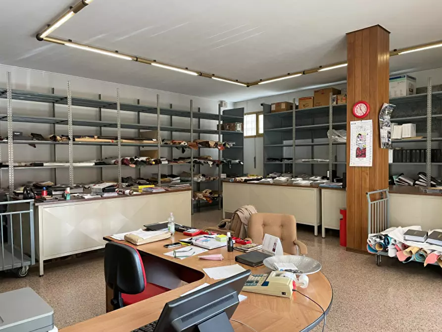 Immagine 3 di Negozio in vendita  in Stra P.zza Marconi a Stra