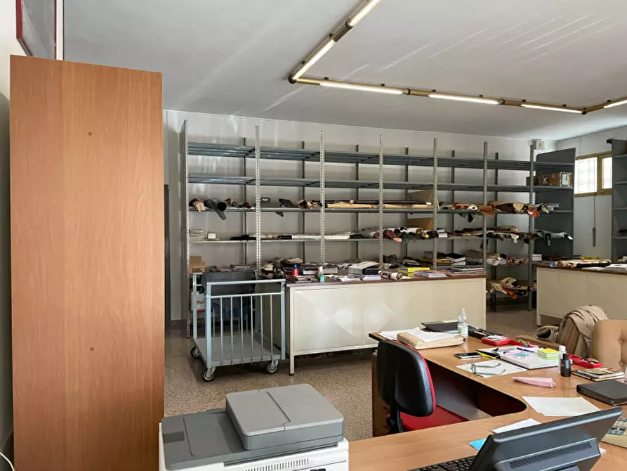 Immagine 4 di Negozio in vendita  in Stra P.zza Marconi a Stra