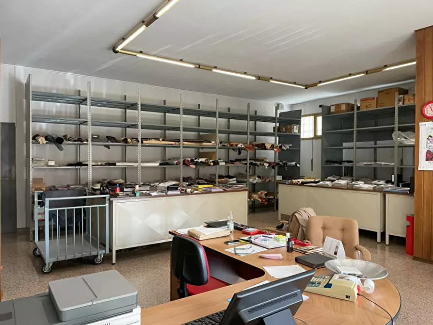 Immagine 5 di Negozio in vendita  in Stra P.zza Marconi a Stra