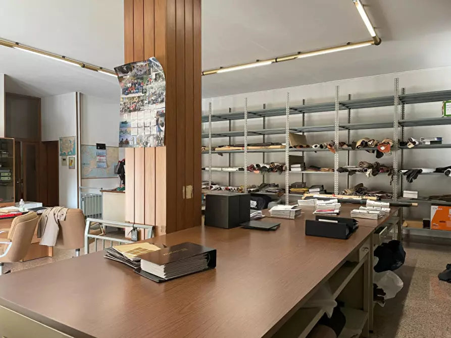 Immagine 7 di Negozio in vendita  in Stra P.zza Marconi a Stra