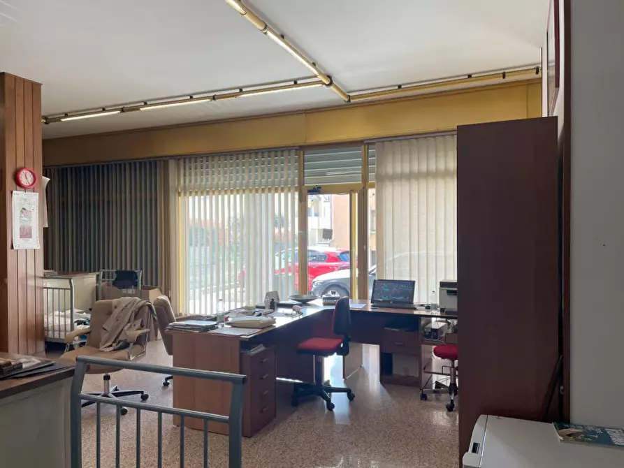 Immagine 13 di Negozio in vendita  in Stra P.zza Marconi a Stra