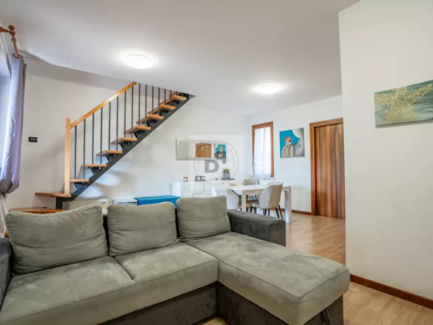 Immagine 4 di Appartamento in vendita  a Desenzano Del Garda