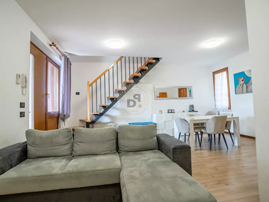 Immagine 6 di Appartamento in vendita  a Desenzano Del Garda