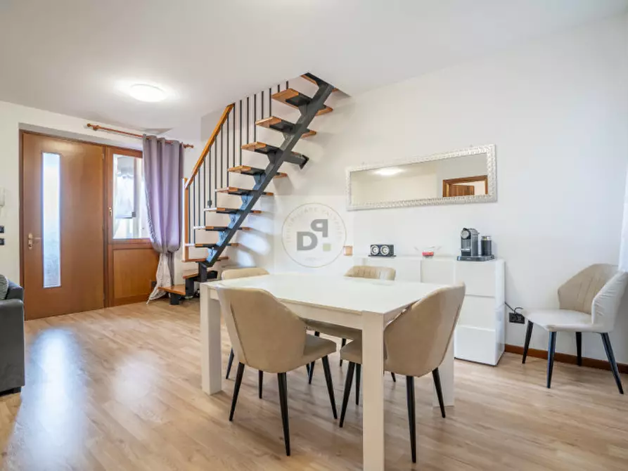 Immagine 8 di Appartamento in vendita  a Desenzano Del Garda