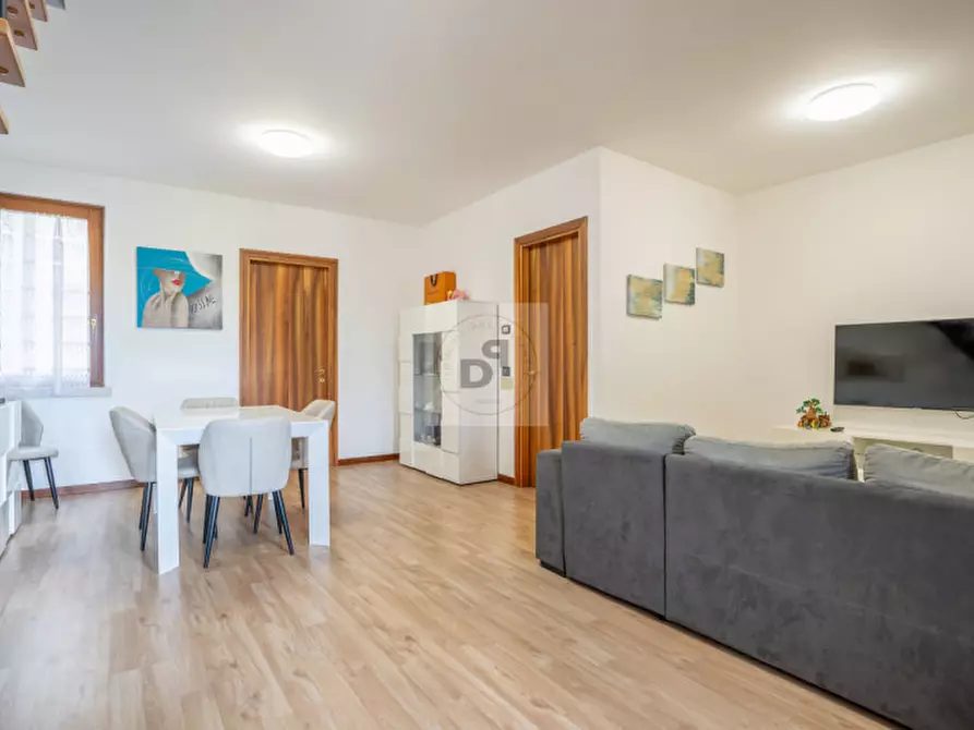 Immagine 8 di Appartamento in vendita  a Desenzano Del Garda