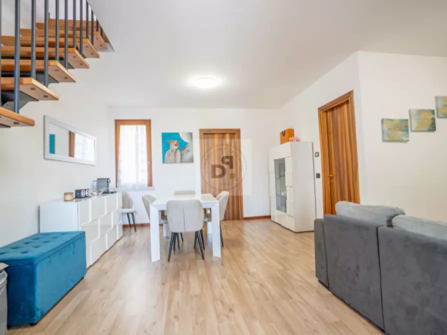 Immagine 11 di Appartamento in vendita  a Desenzano Del Garda