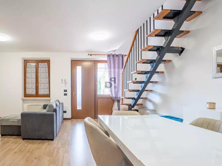 Immagine 11 di Appartamento in vendita  a Desenzano Del Garda