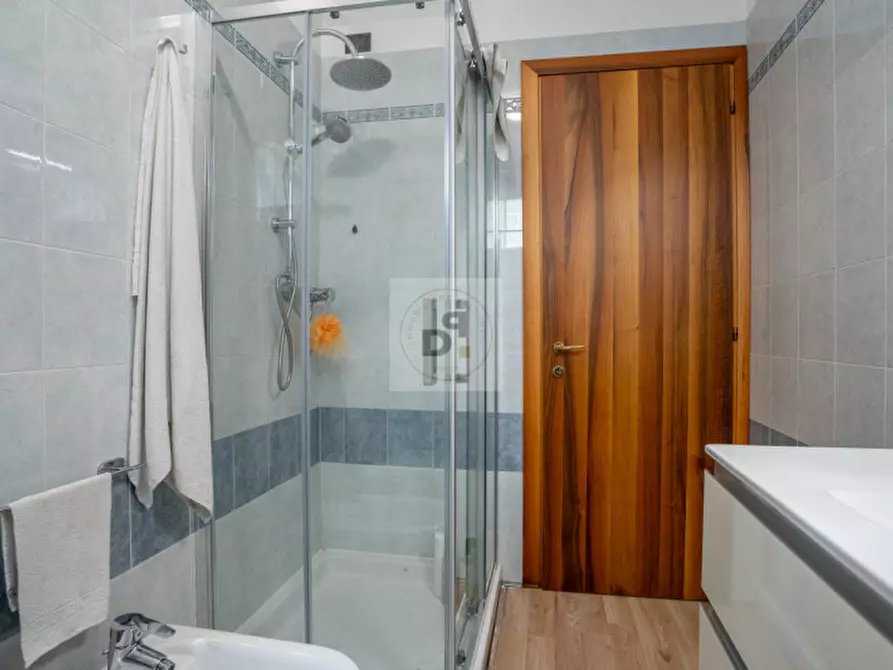 Immagine 16 di Appartamento in vendita  a Desenzano Del Garda