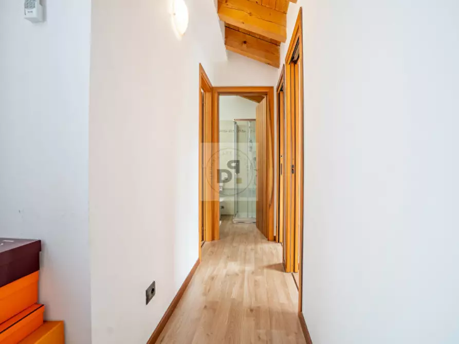 Immagine 17 di Appartamento in vendita  a Desenzano Del Garda