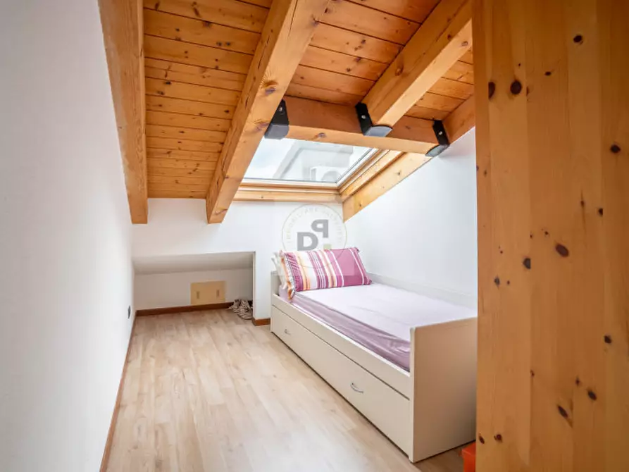 Immagine 18 di Appartamento in vendita  a Desenzano Del Garda