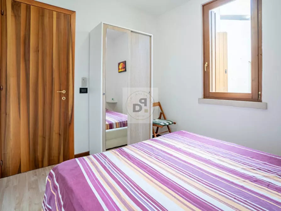 Immagine 21 di Appartamento in vendita  a Desenzano Del Garda