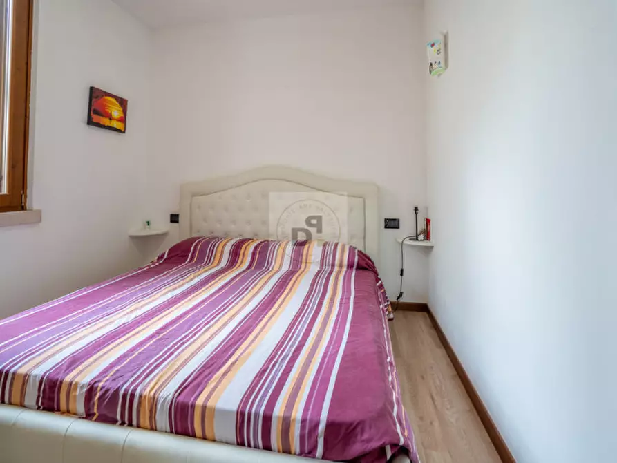 Immagine 23 di Appartamento in vendita  a Desenzano Del Garda