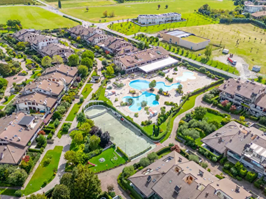 Immagine 29 di Appartamento in vendita  a Desenzano Del Garda