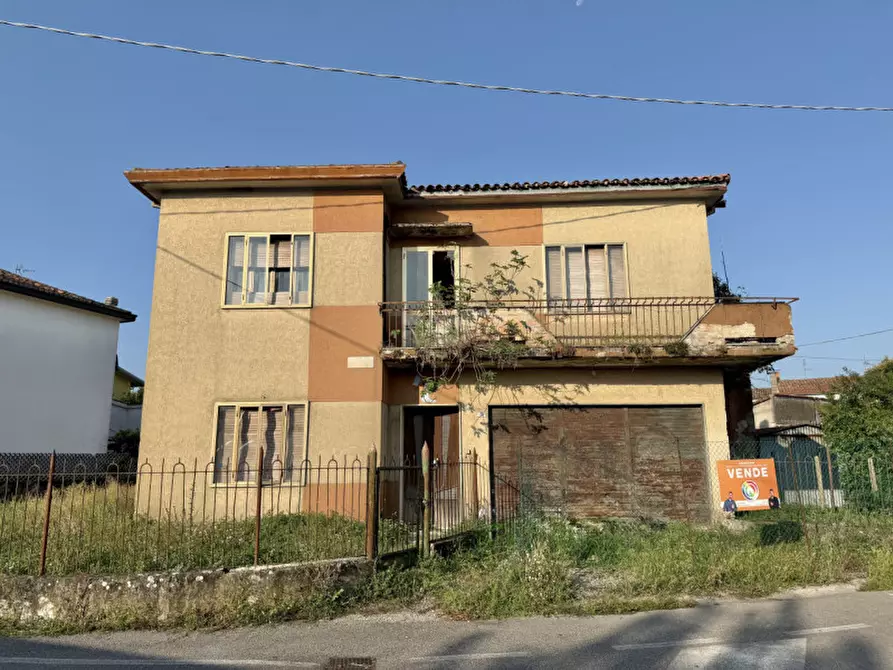 Immagine 1 di Casa indipendente in vendita  in Via Assisi a Solesino