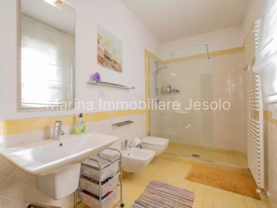 Immagine 17 di Villa in vendita  in Via Cavalieri di Vittorio Veneto a Jesolo