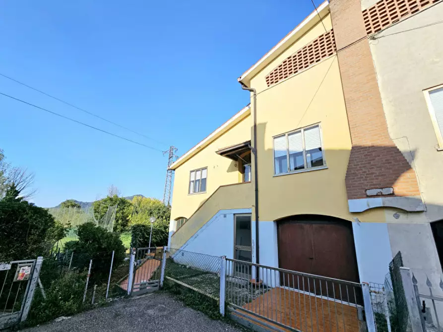 Immagine 1 di Casa bifamiliare in vendita  in VIA MONTE FIORIN a Monselice
