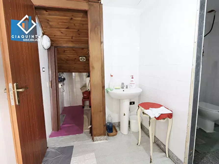 Immagine 4 di Negozio in affitto  in Via Roma n. 51 a Palagonia