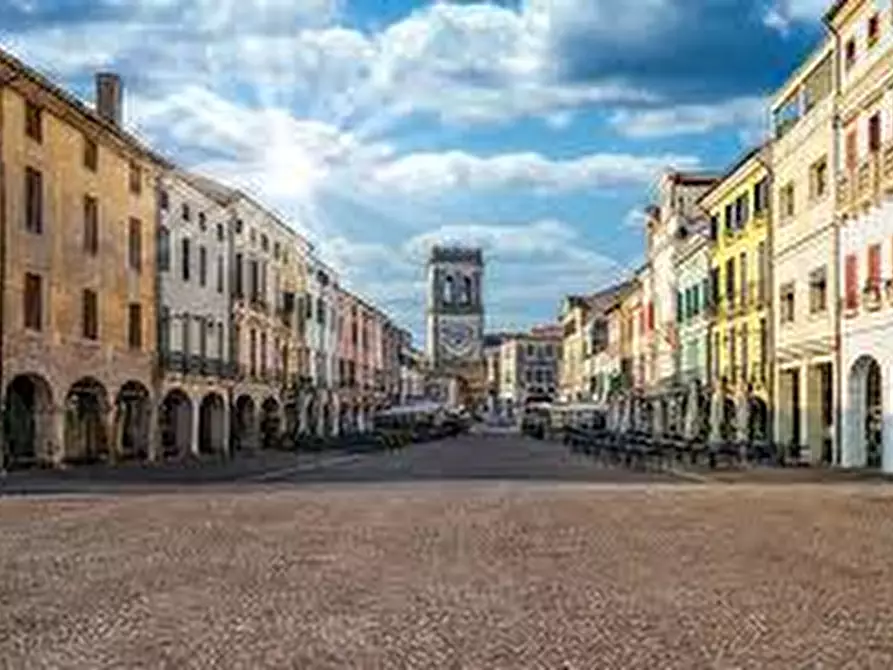 Immagine 4 di Negozio in affitto  in Via Camillo Benso Conte a Este