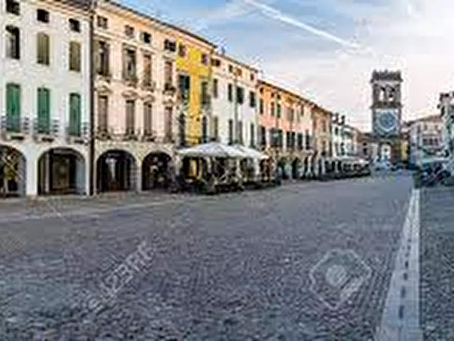 Immagine 8 di Negozio in affitto  in Via Camillo Benso Conte a Este