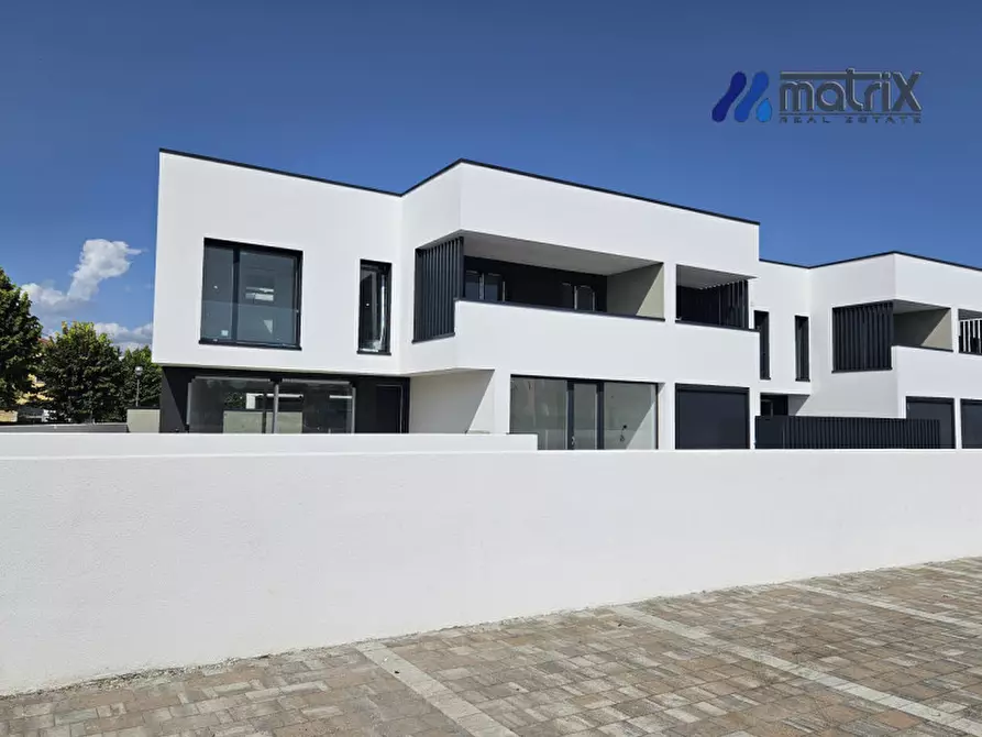 Immagine 1 di Villa in vendita  in Via Piave a Fosso'