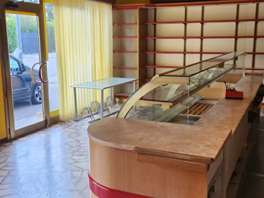 Immagine 2 di Negozio in affitto  in Via Brentella a Selvazzano Dentro