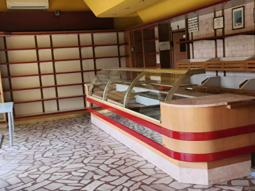 Immagine 3 di Negozio in affitto  in Via Brentella a Selvazzano Dentro