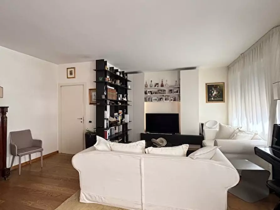 Immagine 2 di Appartamento in vendita  in via degli zabarella a Padova