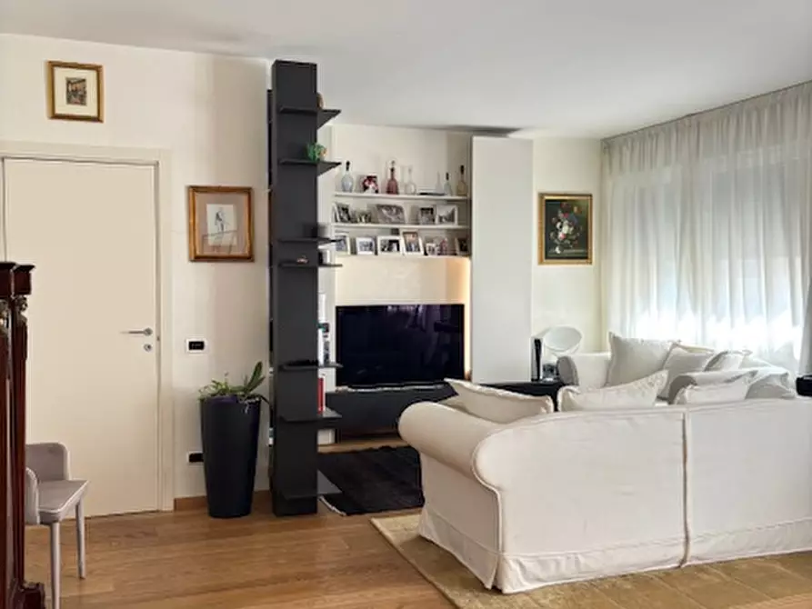 Immagine 3 di Appartamento in vendita  in via degli zabarella a Padova