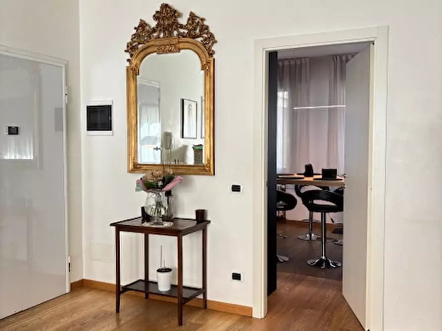 Immagine 4 di Appartamento in vendita  in via degli zabarella a Padova