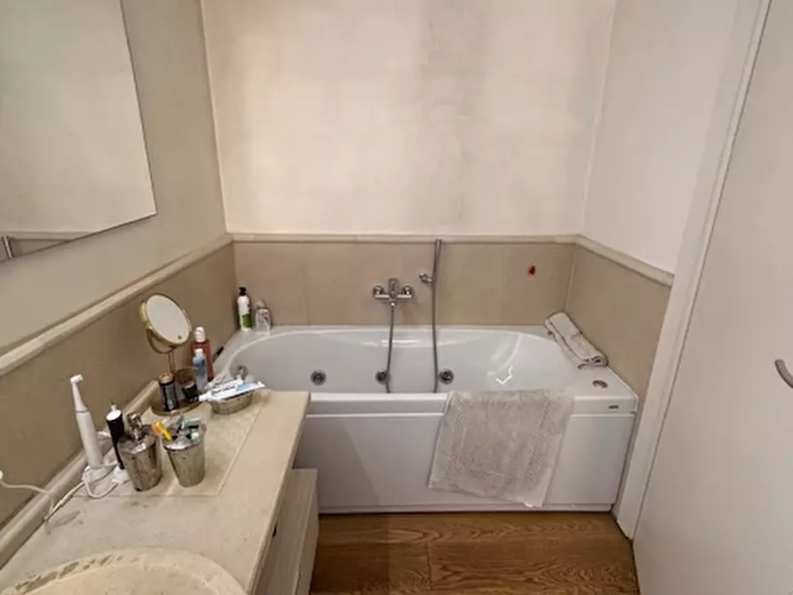 Immagine 22 di Appartamento in vendita  in via degli zabarella a Padova