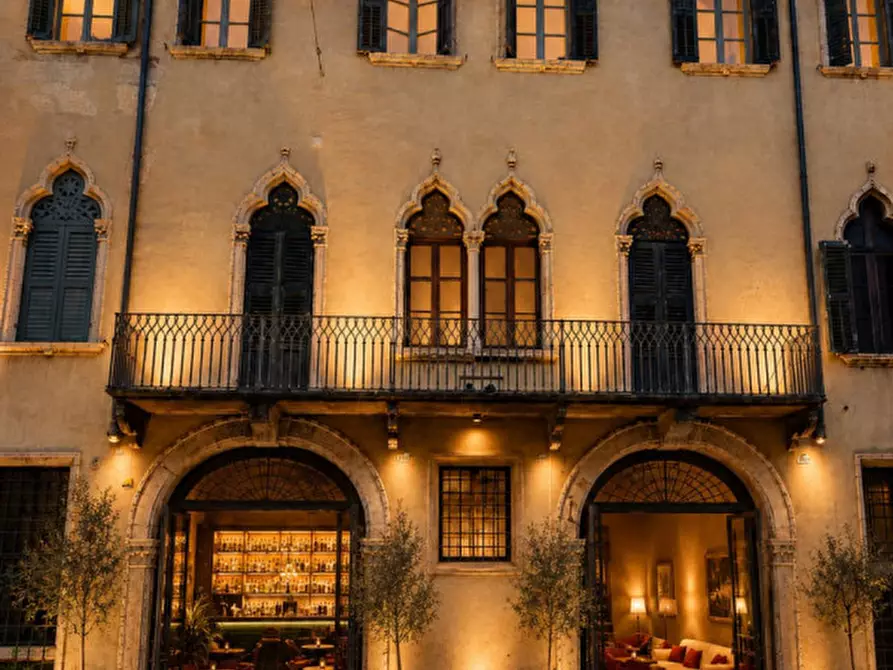 Immagine 1 di Negozio in vendita  in Via Venti Settembre a Verona