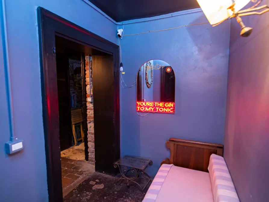 Immagine 8 di Negozio in vendita  in Via Venti Settembre a Verona