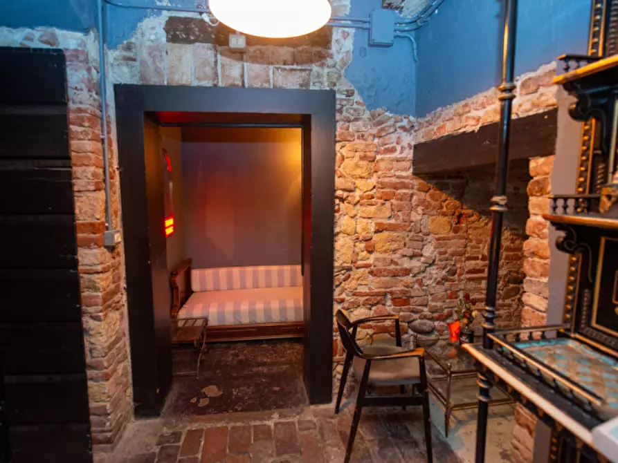 Immagine 9 di Negozio in vendita  in Via Venti Settembre a Verona