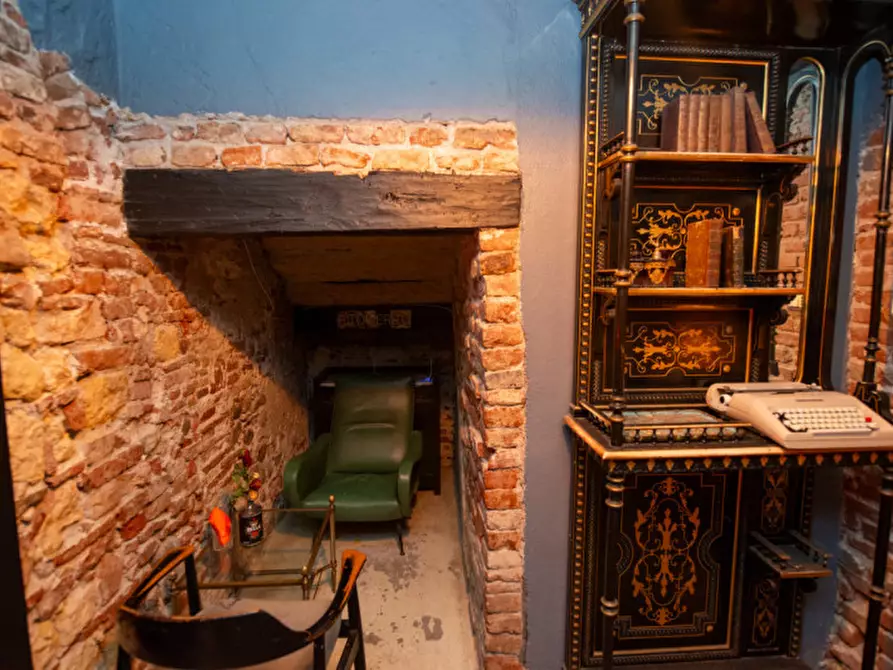 Immagine 10 di Negozio in vendita  in Via Venti Settembre a Verona