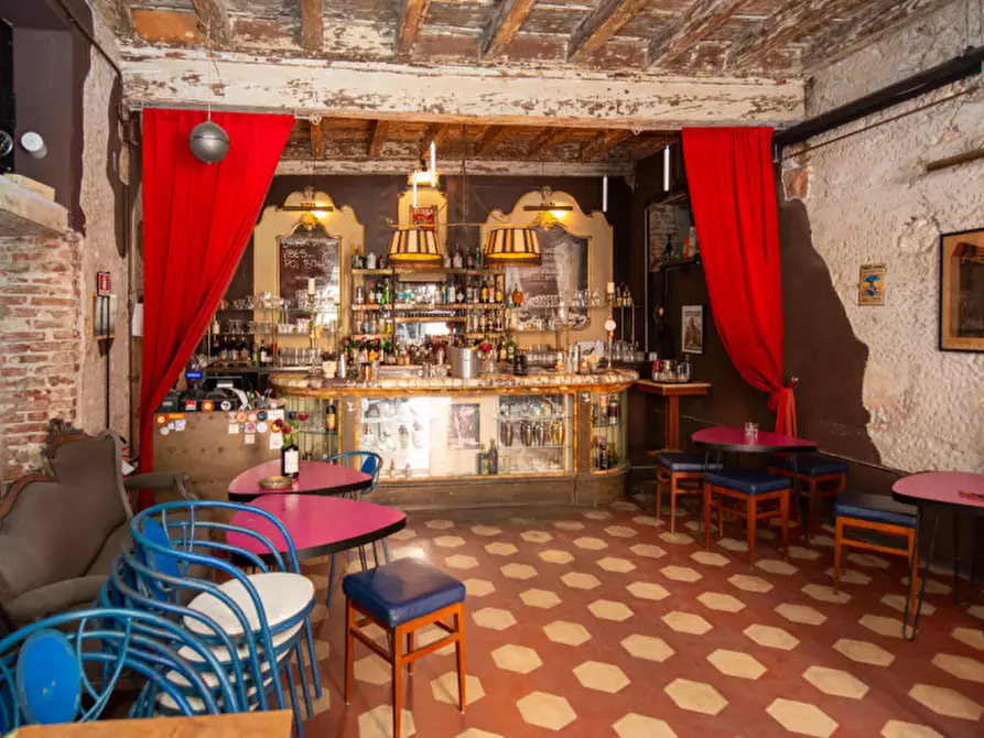 Immagine 17 di Negozio in vendita  in Via Venti Settembre a Verona