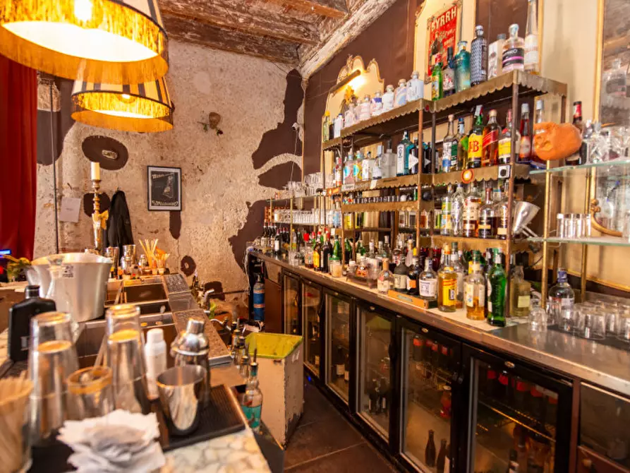 Immagine 21 di Negozio in vendita  in Via Venti Settembre a Verona