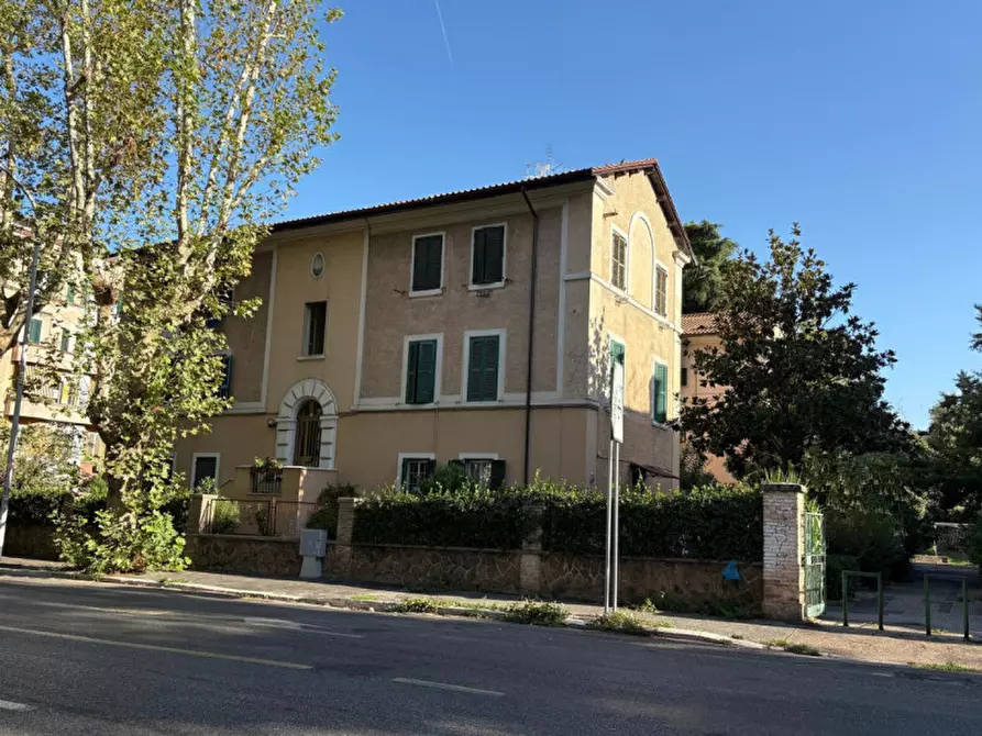 Immagine 1 di Appartamento in vendita  in Viale Jonio a Roma