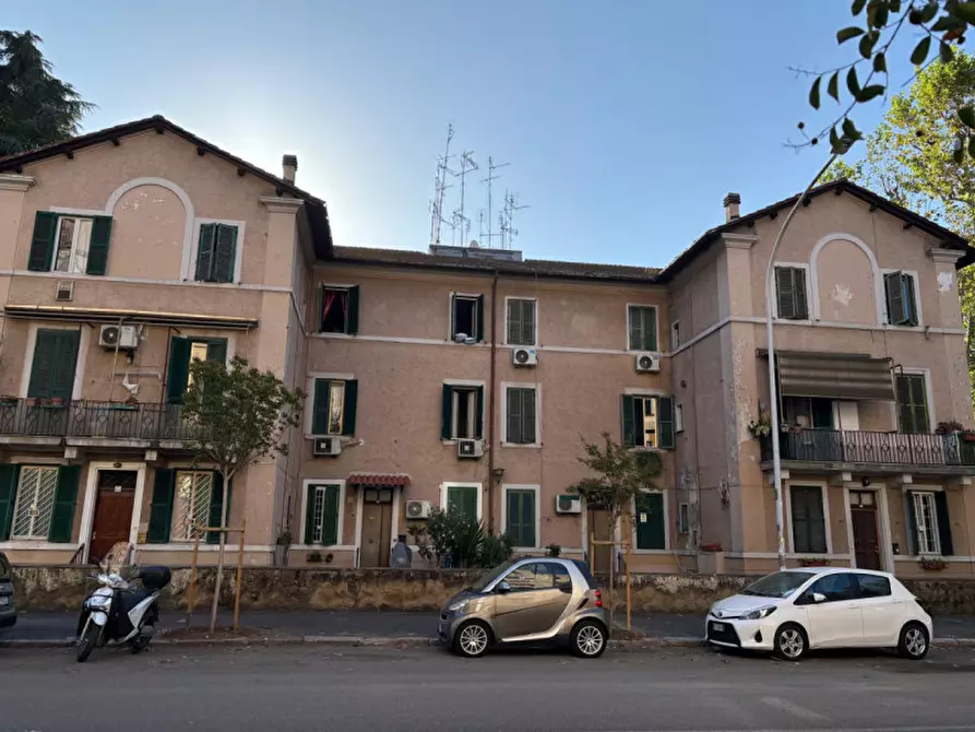Immagine 2 di Appartamento in vendita  in Viale Jonio a Roma