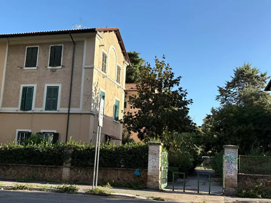 Immagine 4 di Appartamento in vendita  in Viale Jonio a Roma