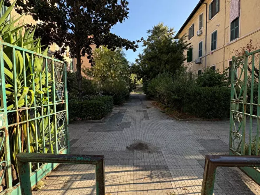 Immagine 12 di Appartamento in vendita  in Viale Jonio a Roma
