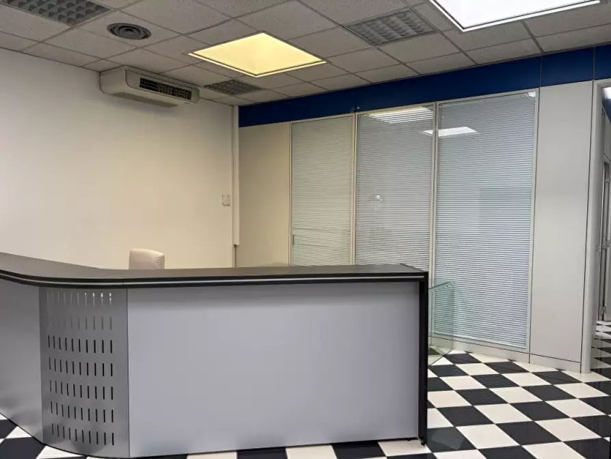 Immagine 10 di Ufficio in affitto  a Padova