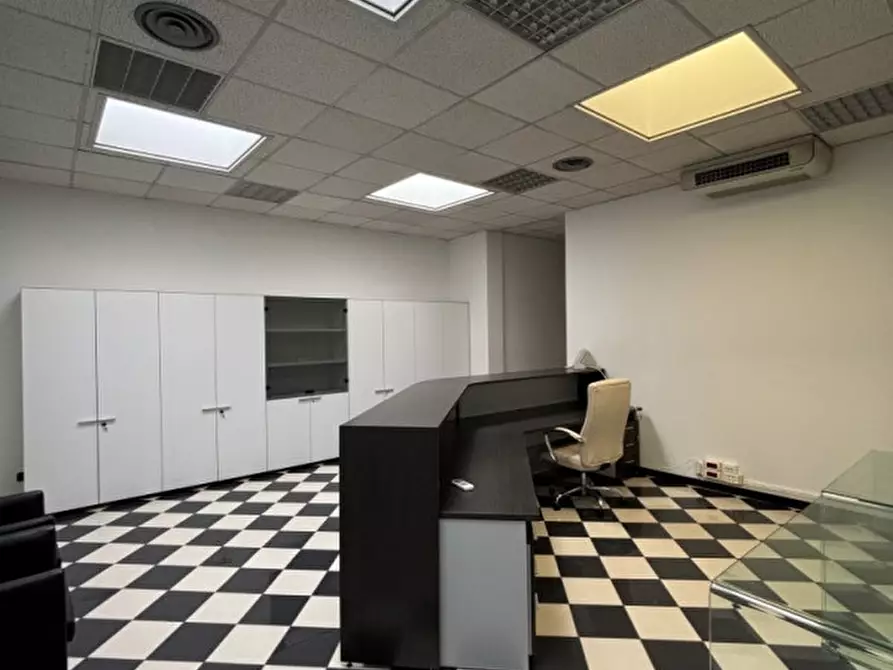 Immagine 11 di Ufficio in affitto  a Padova