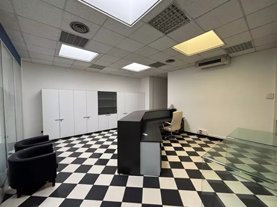 Immagine 12 di Ufficio in affitto  a Padova