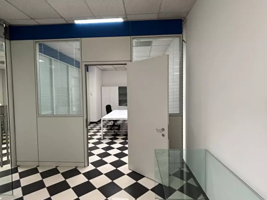 Immagine 17 di Ufficio in affitto  a Padova