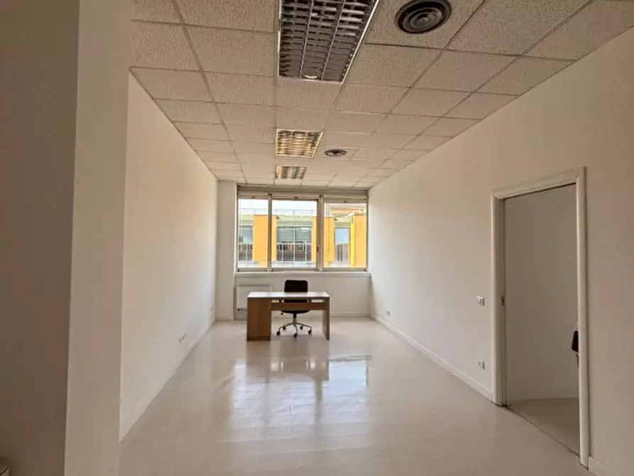 Immagine 8 di Ufficio in affitto  a Padova
