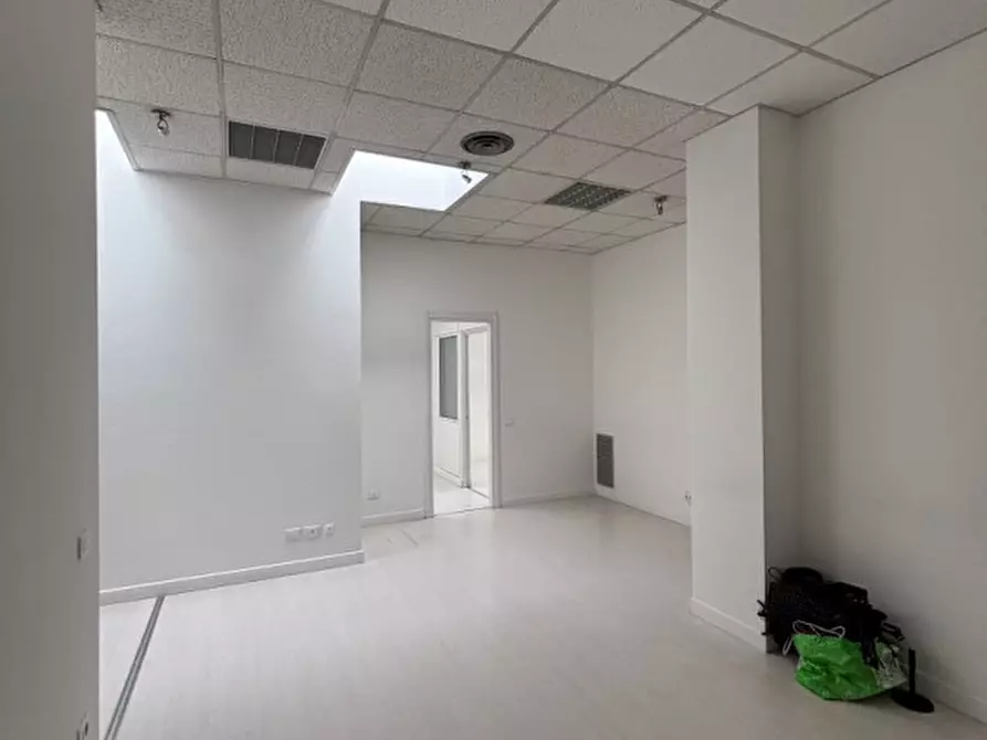 Immagine 12 di Ufficio in affitto  a Padova