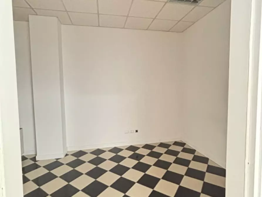 Immagine 14 di Ufficio in affitto  a Padova
